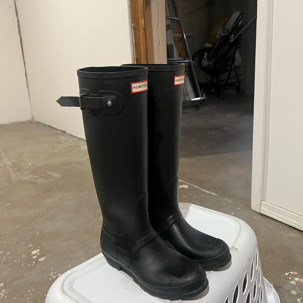 Hunter Black High Rubber Rain Boots with Red Logo - Picture 3 of 4